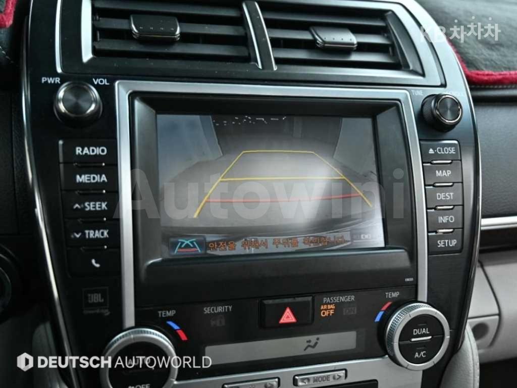 2012 TOYOTA CAMRY XLE - 15