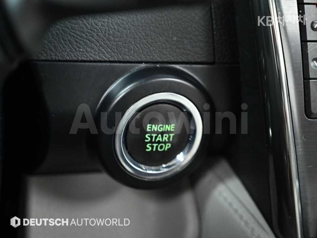 2012 TOYOTA CAMRY XLE - 17