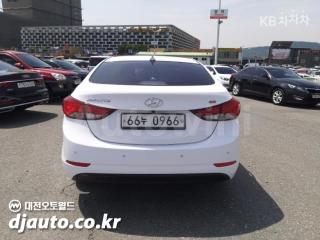 KMHDG41DBGU611061 2016 HYUNDAI  AVANTE ELANTRA 1.6 GDI SMART BASIC-3