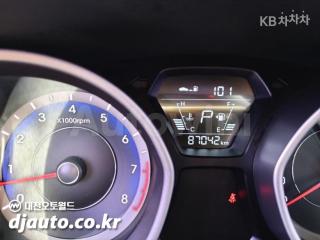 2016 HYUNDAI  AVANTE ELANTRA 1.6 GDI SMART BASIC - 10