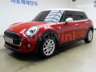 WMWXT3104J2G01679 2018 MINI COOPER 5DOORS D 1.5-1