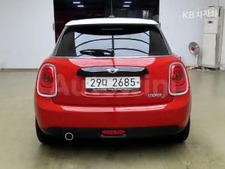 WMWXT3104J2G01679 2018 MINI COOPER 5DOORS D 1.5-2