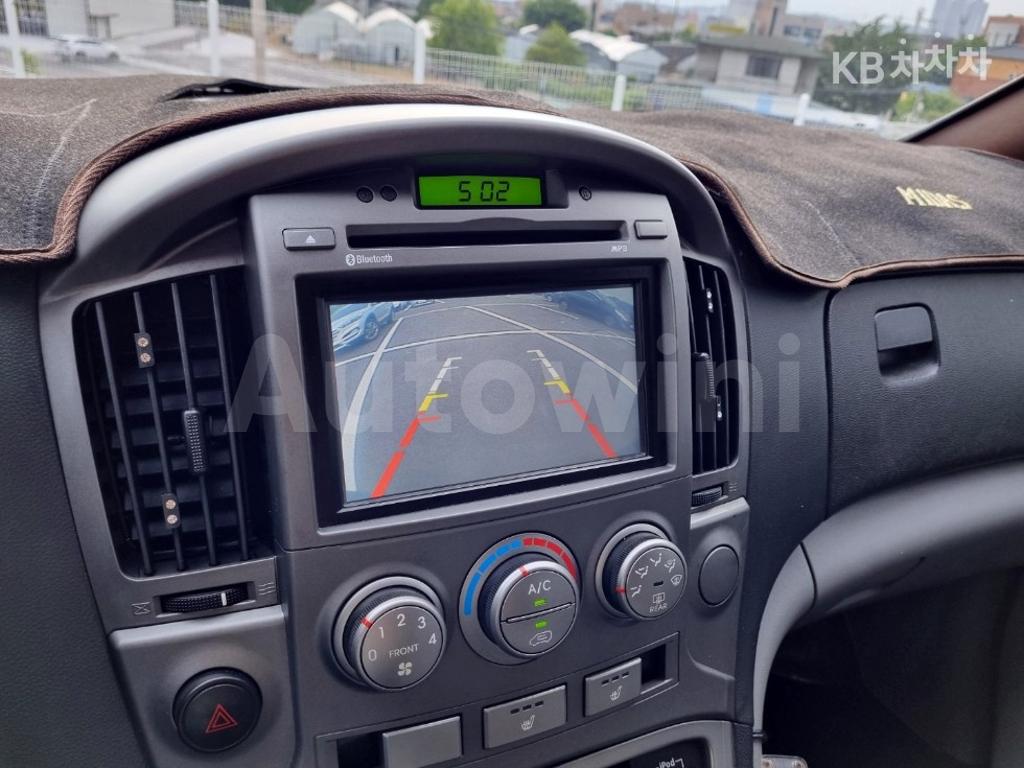 2014 HYUNDAI GRAND STAREX H-1 3 SEATS VAN CVX LUXURY - 9