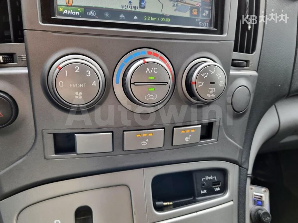 2014 HYUNDAI GRAND STAREX H-1 3 SEATS VAN CVX LUXURY - 11