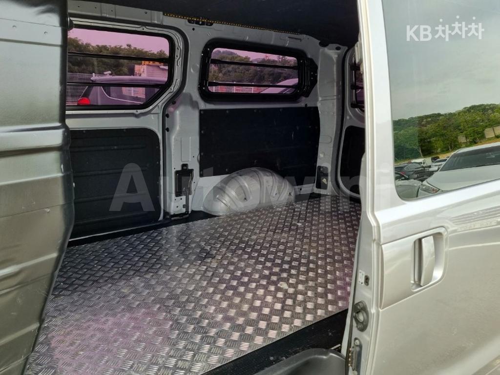2014 HYUNDAI GRAND STAREX H-1 3 SEATS VAN CVX LUXURY - 17