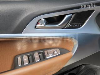 2020 GENESIS G70 2.0T AWD ADVANCED - 9