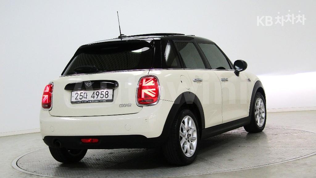 WMWXU110XK2H34031 2019 MINI COOPER 5DOORS 1.5 HIGH트림-2