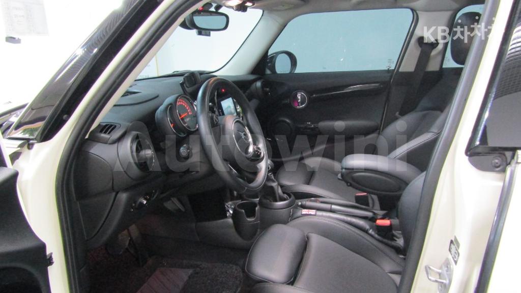 2019 MINI COOPER 5DOORS 1.5 HIGH트림 - 20