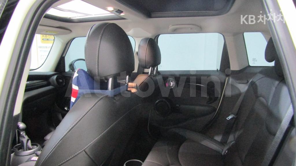 2019 MINI COOPER 5DOORS 1.5 HIGH트림 - 21