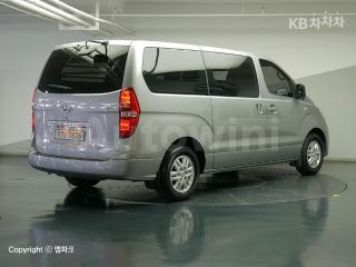 KMFWBX7KBHU863082 2017 HYUNDAI GRAND STAREX H-1 3 SEATS VAN CVX SMART-2