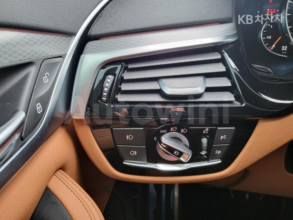 2018 BMW  5SERIES G30  520D XDRIVE M SPORT PACKAGE PLUS - 11