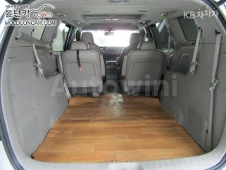 2015 KIA  CARNIVAL SEDONA 9 SEATS 2.2 DIESEL PRESTIGE - 11
