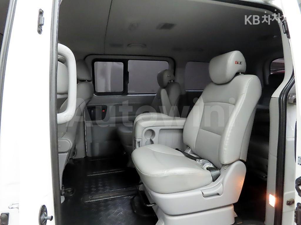 KMJWA37KBJU985109 2018 HYUNDAI  GRAND STAREX 웨건 12 SEATS SMART-5