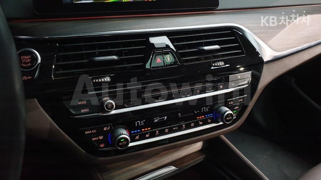 2018 BMW  5SERIES G30  530I XDRIVE LUXURY PLUS - 8