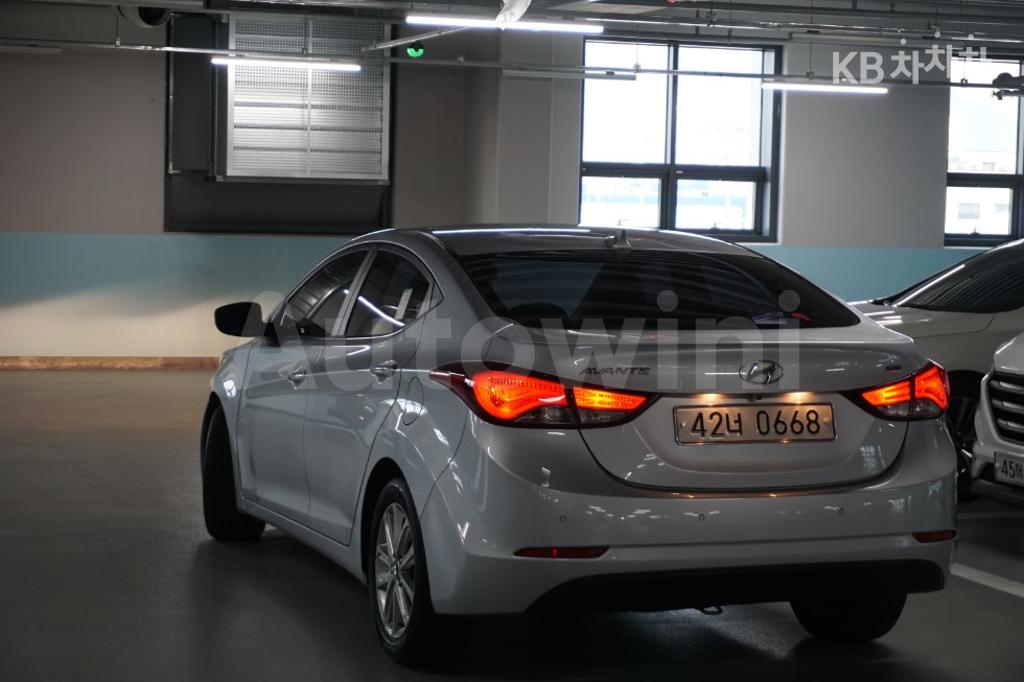 KMHDG41DBFU326530 2015 HYUNDAI  AVANTE ELANTRA 1.6 GDI SMART BASIC-3