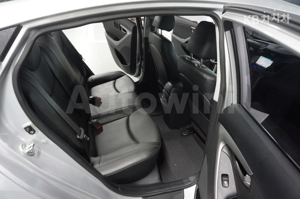 2015 HYUNDAI  AVANTE ELANTRA 1.6 GDI SMART BASIC - 9