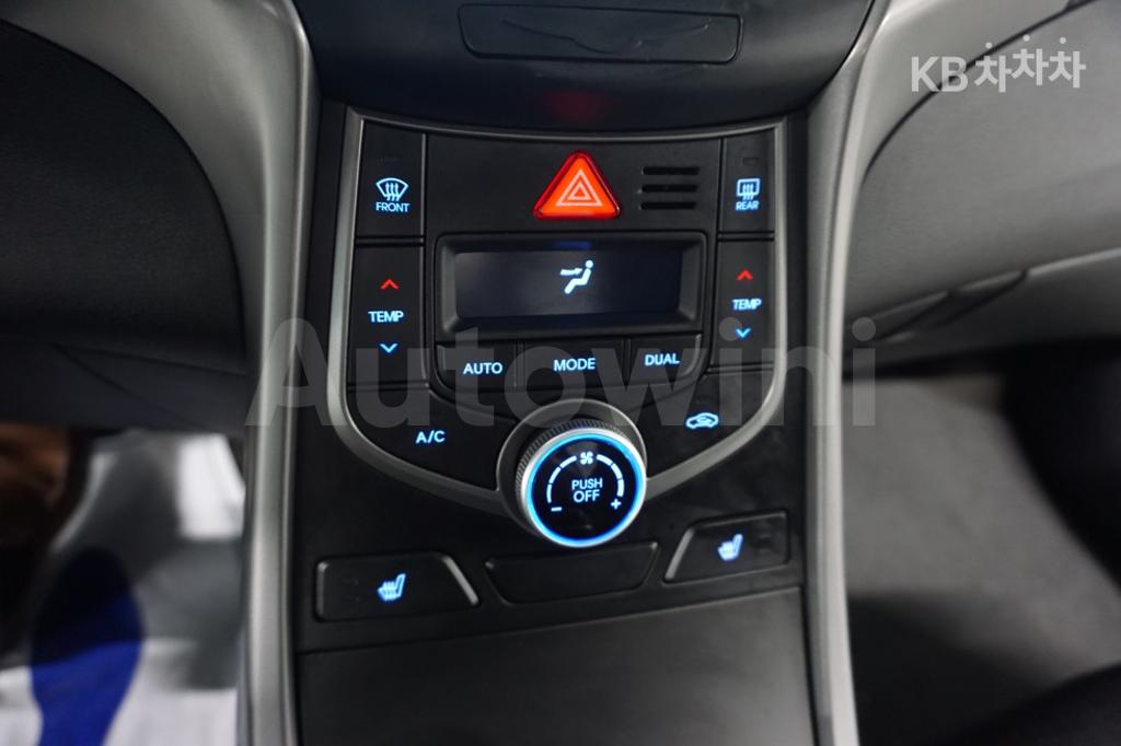 2015 HYUNDAI  AVANTE ELANTRA 1.6 GDI SMART BASIC - 17