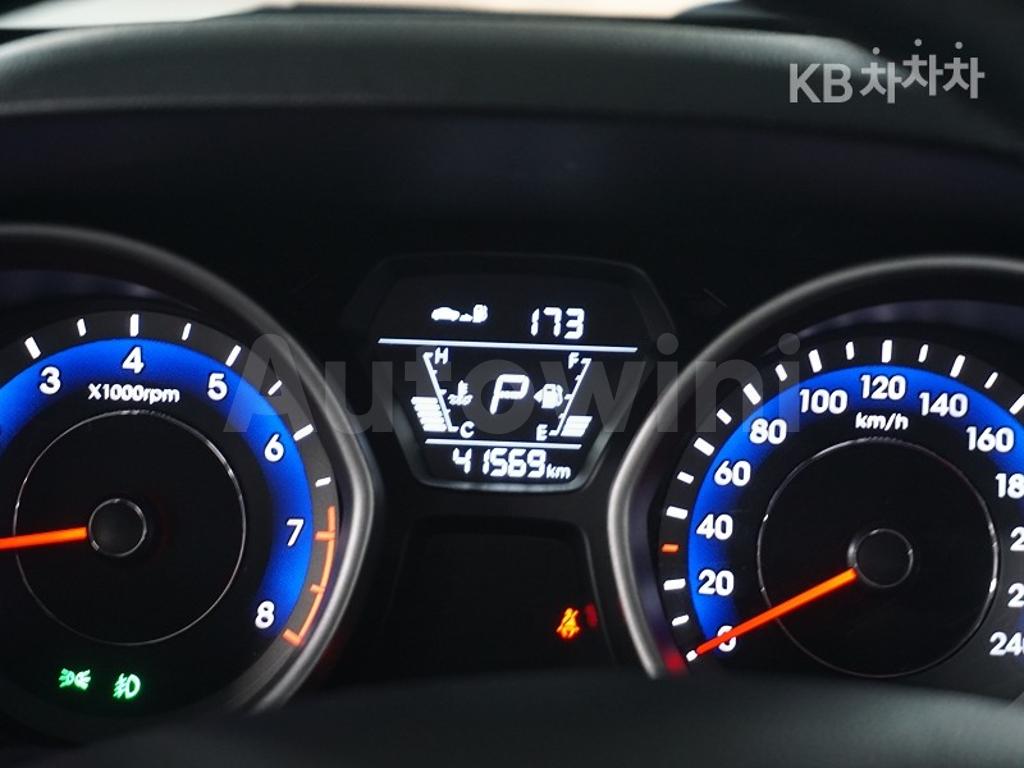 KMHDG41DBFU326530 2015 HYUNDAI  AVANTE ELANTRA 1.6 GDI SMART BASIC-4