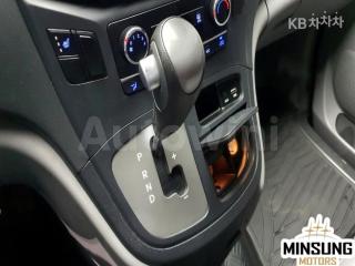 2017 HYUNDAI GRAND STAREX H-1 3 SEATS VAN SMART - 9
