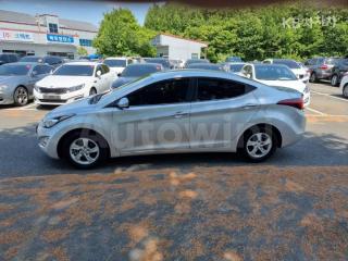 KMHDG41DBFU420656 2015 HYUNDAI  AVANTE ELANTRA 1.6 GDI SMART BASIC-1