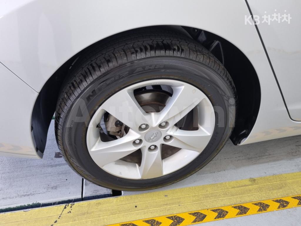 KMHDG41DBDU761345 2013 HYUNDAI AVANTE MD ELANTRA M16 GDI 에비뉴-4