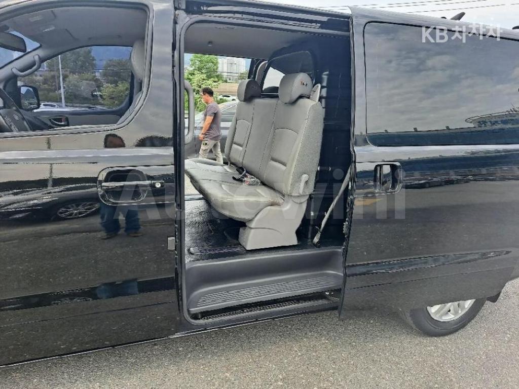 2017 HYUNDAI GRAND STAREX H-1 5 SEATS VAN CVX MORDERN - 18
