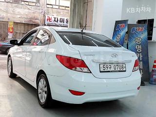 KMHCT41BEHU134543 2017 HYUNDAI ACCENT  1.4 VVT MORDERN-2
