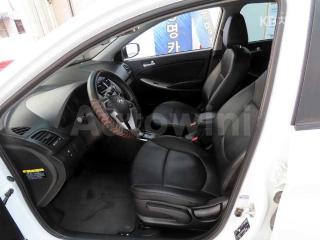 KMHCT41BEHU134543 2017 HYUNDAI ACCENT  1.4 VVT MORDERN-4