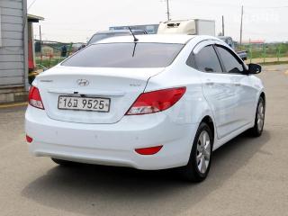KMHCT41BEHU242414 2017 HYUNDAI ACCENT  1.4 VVT MORDERN-2