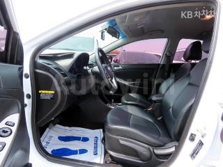 KMHCT41BEHU242414 2017 HYUNDAI ACCENT  1.4 VVT MORDERN-4