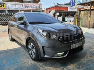 KNACB81CGHA028915 2017 KIA NIRO 1.6 PRESTIGE-1