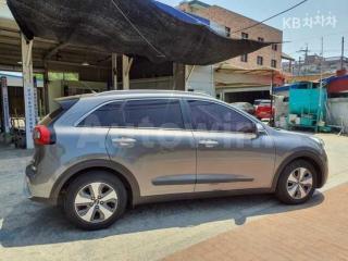 KNACB81CGHA028915 2017 KIA NIRO 1.6 PRESTIGE-3