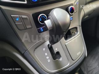 2017 HYUNDAI GRAND STAREX H-1 3 SEATS VAN MORDERN - 13