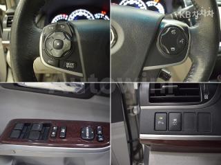 2012 TOYOTA CAMRY XLE - 9