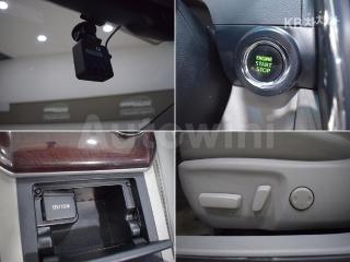 2012 TOYOTA CAMRY XLE - 11