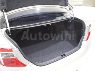 2012 TOYOTA CAMRY XLE - 20