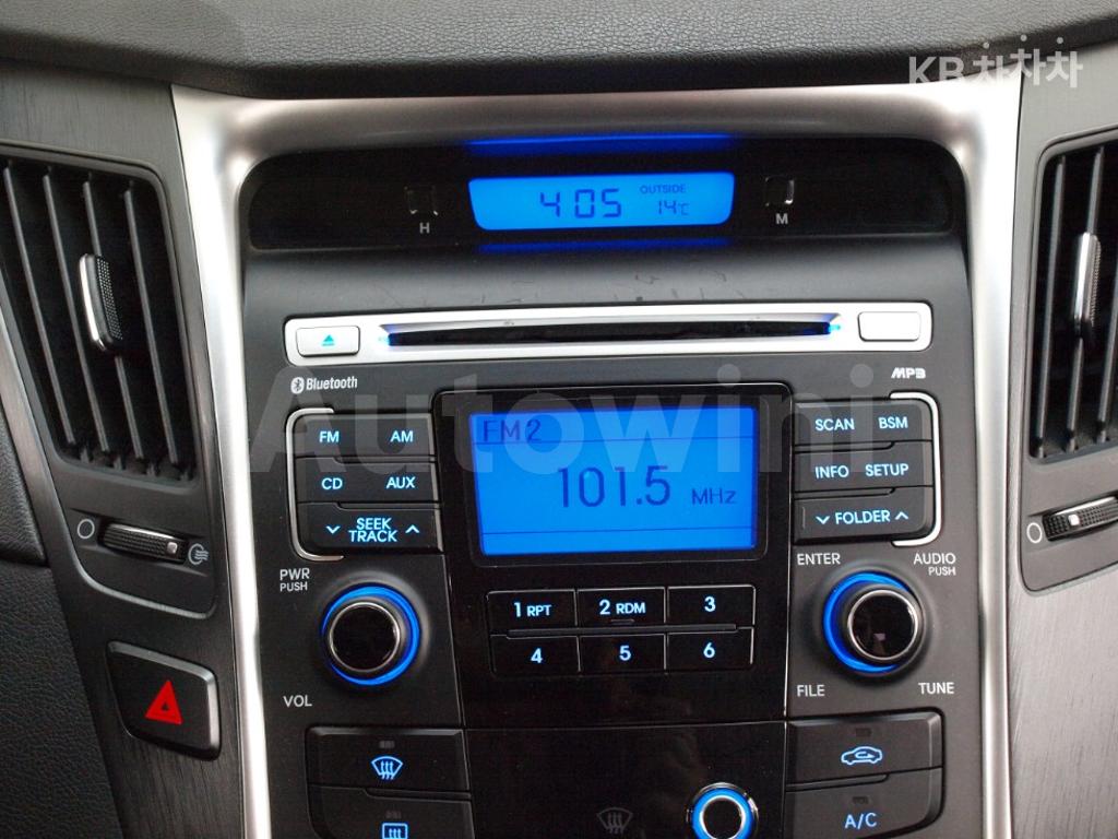 2011 HYUNDAI YF SONATA LPI LUXURY - 16