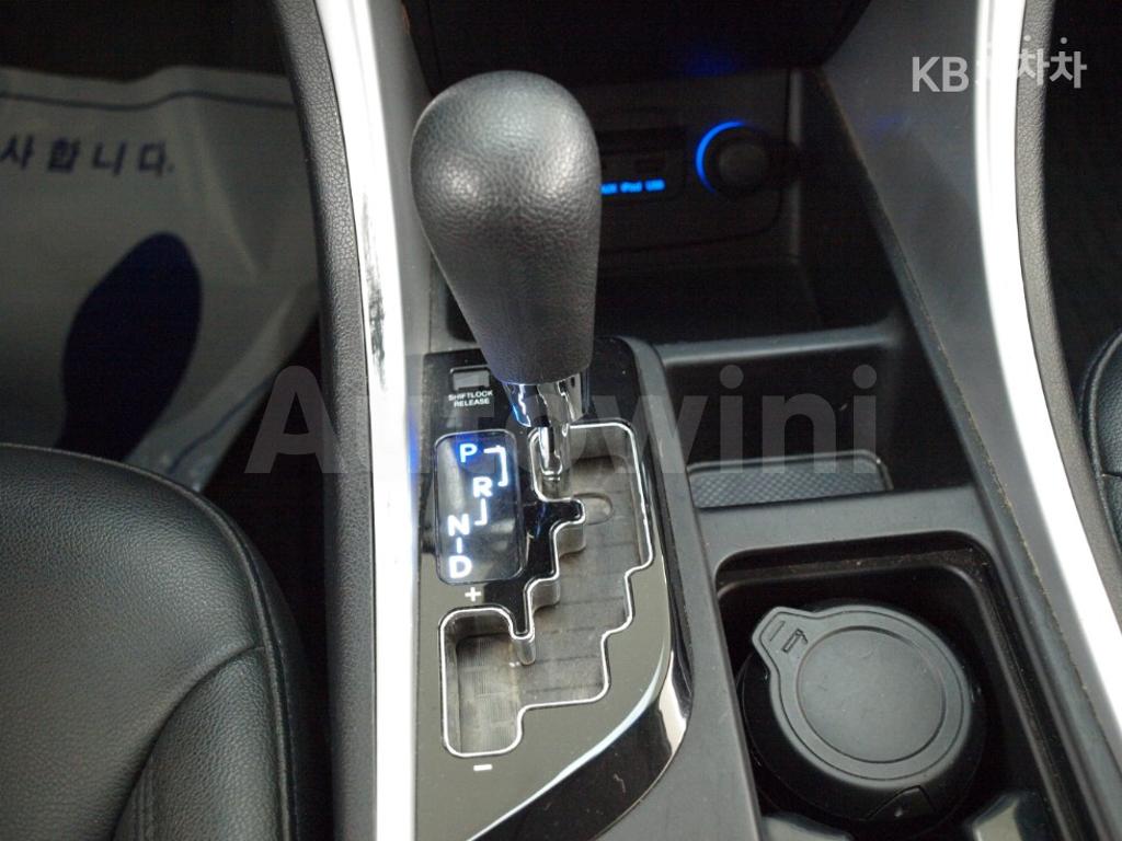 2011 HYUNDAI YF SONATA LPI LUXURY - 19
