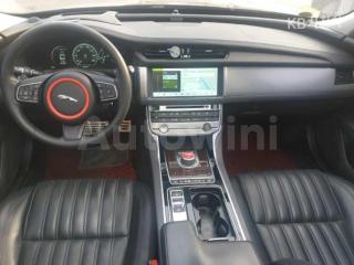 2017 JAGUAR XF 2.0D PORTFOLIO - 9