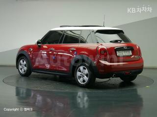 WMWXT3103J2G01320 2018 MINI COOPER 5DOORS D 1.5-1