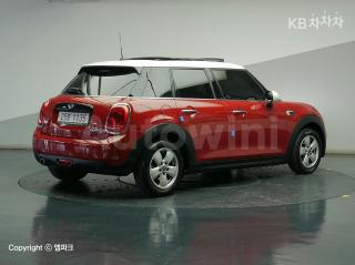 WMWXT3103J2G01320 2018 MINI COOPER 5DOORS D 1.5-2