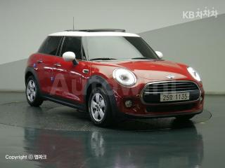WMWXT3103J2G01320 2018 MINI COOPER 5DOORS D 1.5-3