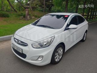 KMHCT41BEHU135699 2017 HYUNDAI ACCENT  1.4 VVT MORDERN-1