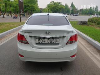 KMHCT41BEHU135699 2017 HYUNDAI ACCENT  1.4 VVT MORDERN-4