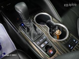 2019 TOYOTA CAMRY 2.5 HYBRID XLE - 12