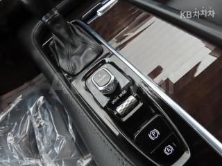 2017 VOLVO XC90 D5 MOMENTUM - 11