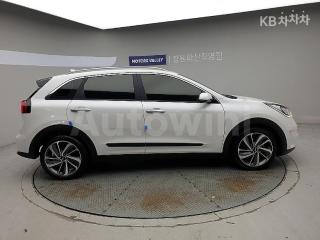 KNACB81CGHA003594 2017 KIA  NIRO 1.6 HEV PRESTIGE-2