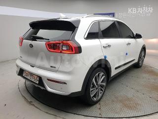 KNACB81CGHA003594 2017 KIA  NIRO 1.6 HEV PRESTIGE-3