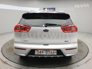 KNACB81CGHA003594 2017 KIA  NIRO 1.6 HEV PRESTIGE-4
