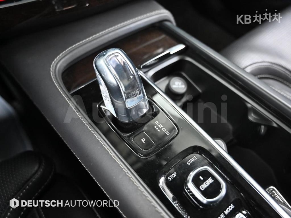 2017 VOLVO XC90 T8 INSCRIPTION - 9